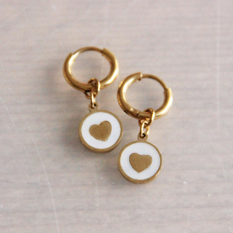 Stainless steel hoop earrings with round charm with heart – gold/mother-of-pearl – SS302