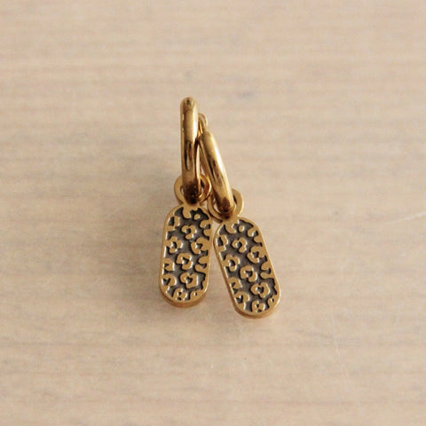 Stainless steel hoop earrings with leopard tag – taupe/gold– SS311