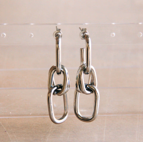Stainless steel linked earrings – silver – SO713